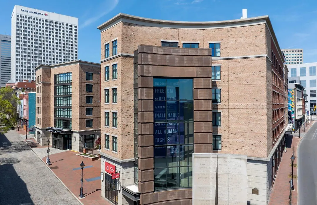 Courtyard By Marriott Richmond Downtown-1