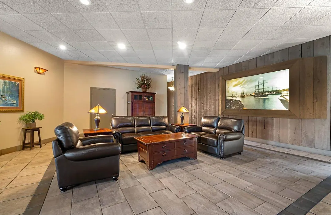 Quality Inn & Suites At Coos Bay-1