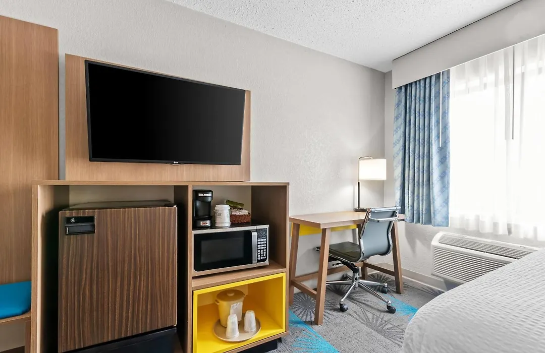 Days Inn By Wyndham Alpena-1