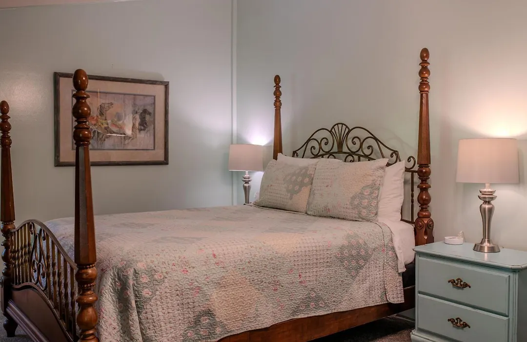 Mckinley Edwards Inn-1