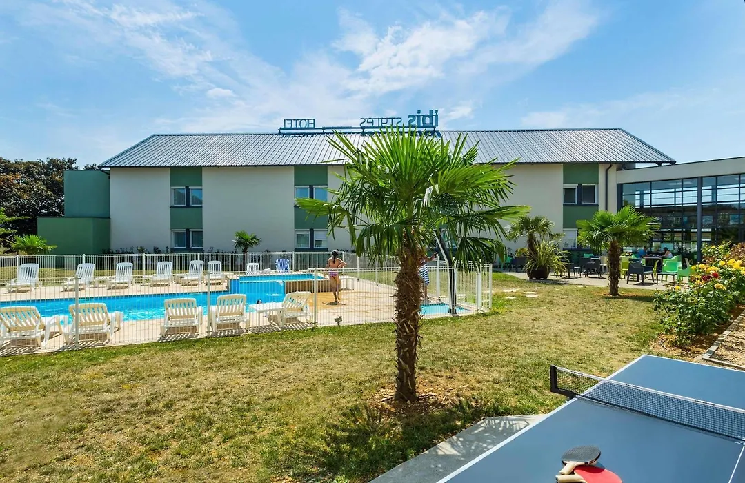 Hôtel Ibis Styles Bourges - Piscine extérieure chauffée - Restaurants à proximité-1