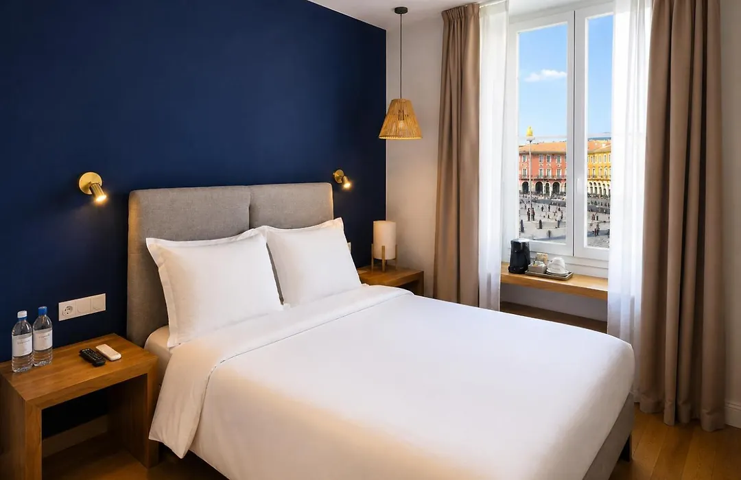 Hotel De La Mer-1