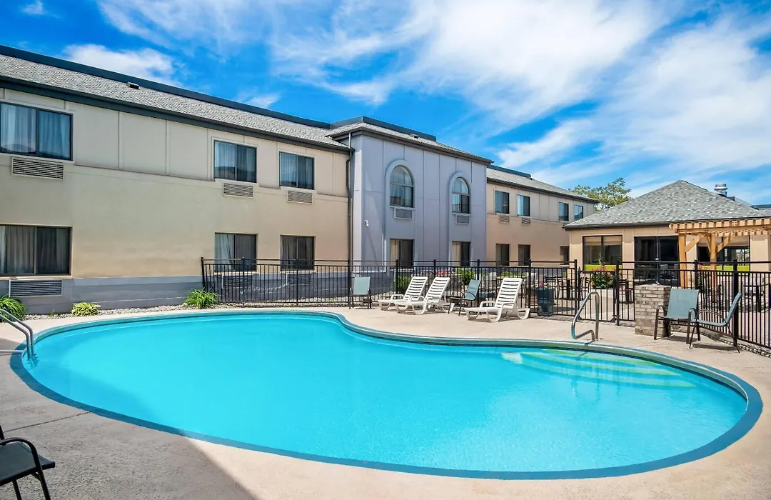 Country Inn & Suites By Radisson, Muskegon, Mi-1