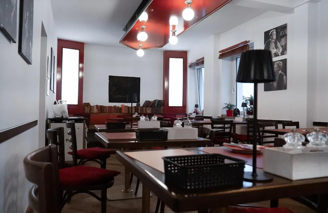 Stadt-gut-Hotel Rheinischer Hof-1