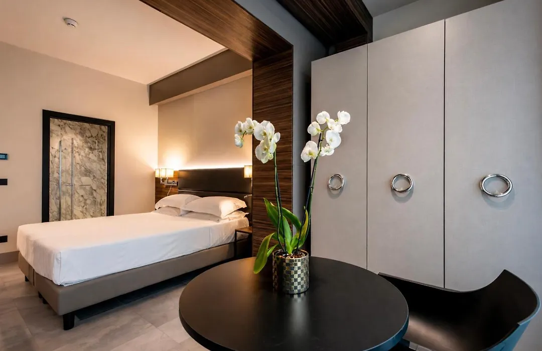 Waldorf Suite Hotel-1