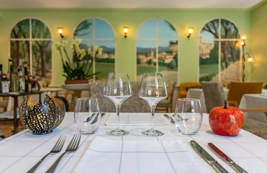 Logis Hôtel La Bastide De Grignan&Restaurant La Chênaie-1