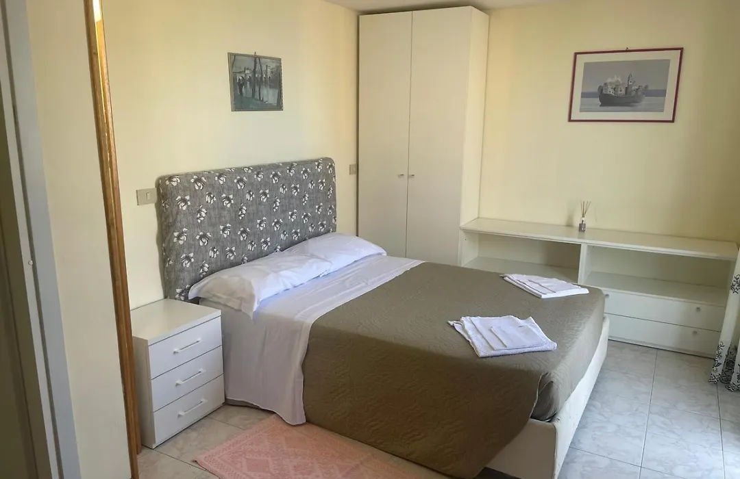 Apartament 2 Bedroom With One Bathroom And Penthouse Apartament 3 Bedroom And 2 Bathroom Included With Umbrella And Sunbeds-1