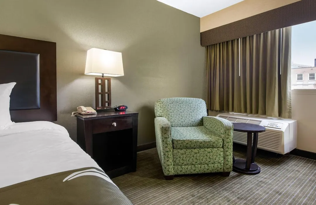 Quality Inn & Suites Charleston - Civic Center-1