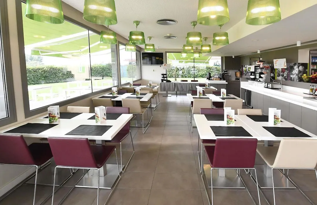 Hotel Ibis Styles Lleida Torrefarrera-1