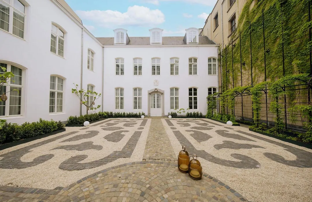 Sapphire House Antwerp, Autograph Collection-1