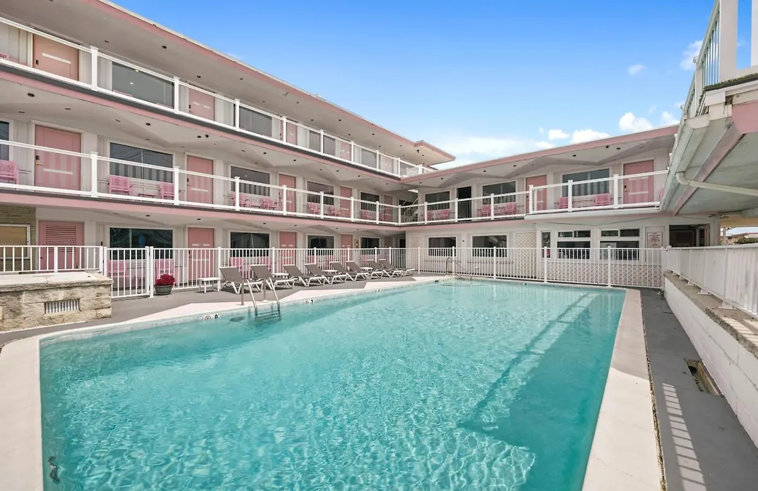 Pink Champagne Boutique Motel-1