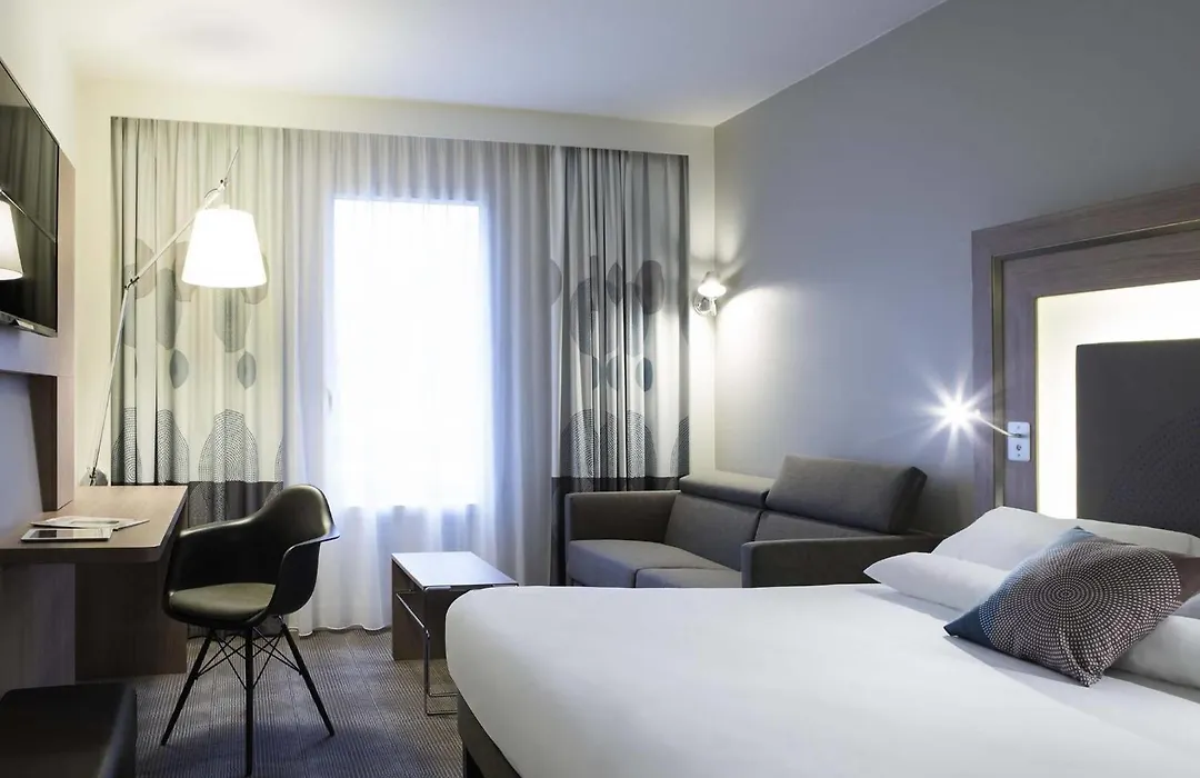 Novotel Chateau De Versailles-1