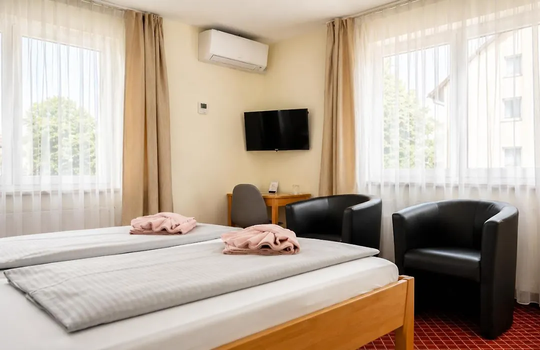 Leitner's Hotel Garni-1