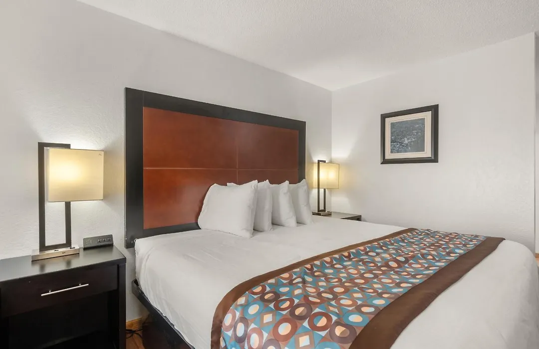 Pine Tree Inn-1