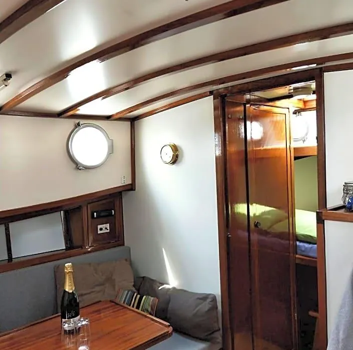 Prive B&B Motorsailer Rataplan-1