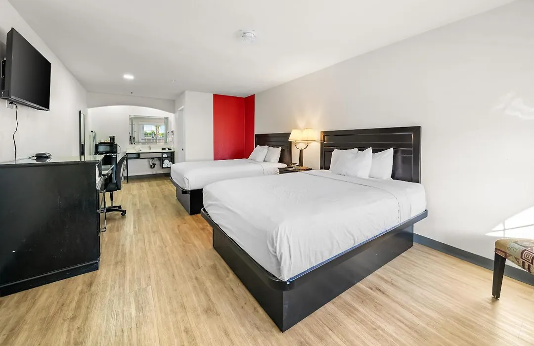 Ramada By Wyndham Ontario Airport & Convention Center-1