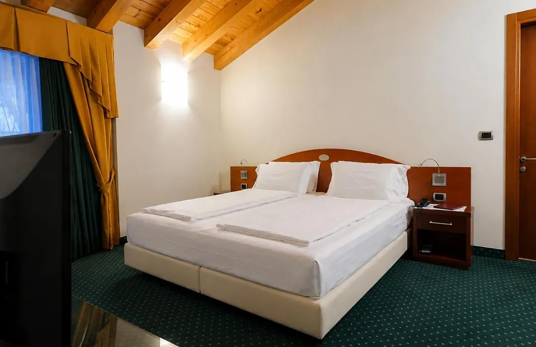 Hotel Capri Bardolino 3S-1