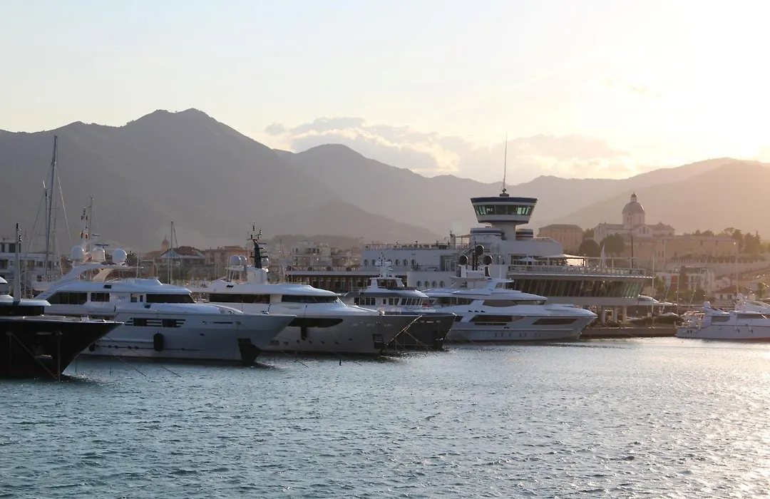 Yacht Club Marina di Loano | UNA Esperienze-1