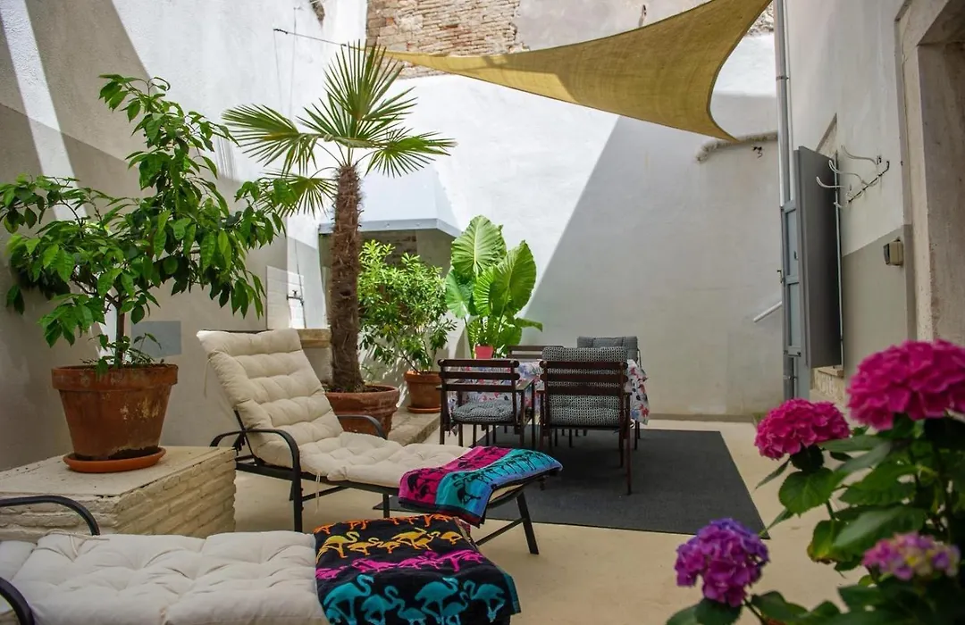Apartments & Rooms Carera 6-1