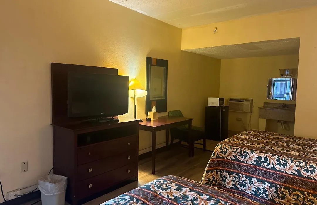 Diamond Inn & Suites-1