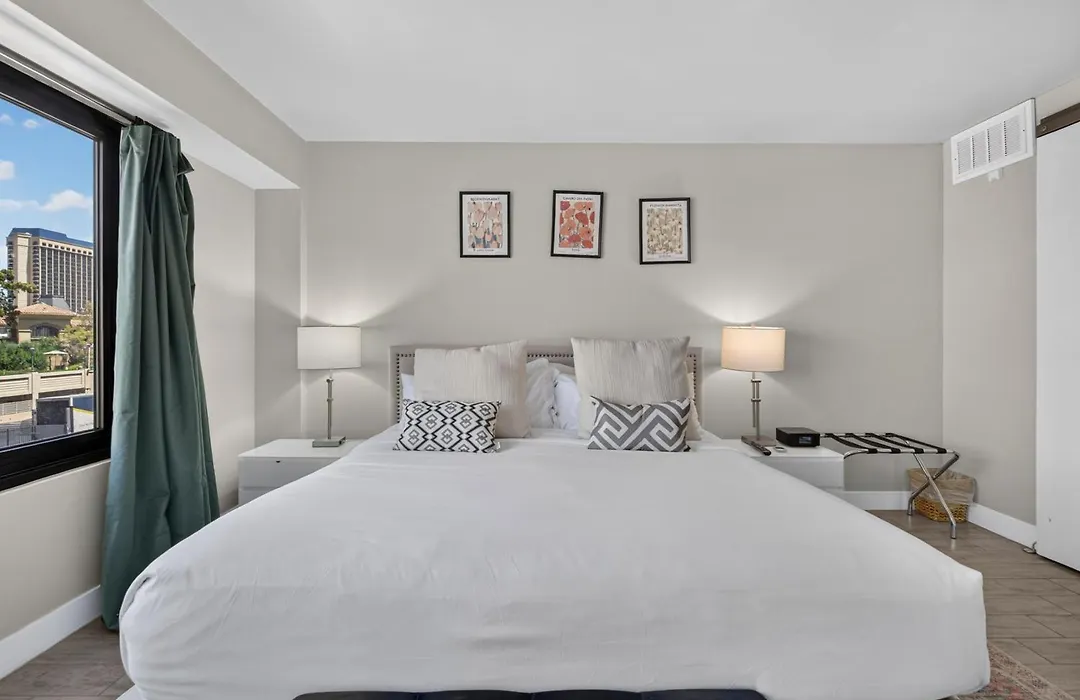 Stripviewsuites At Jockey Club-1