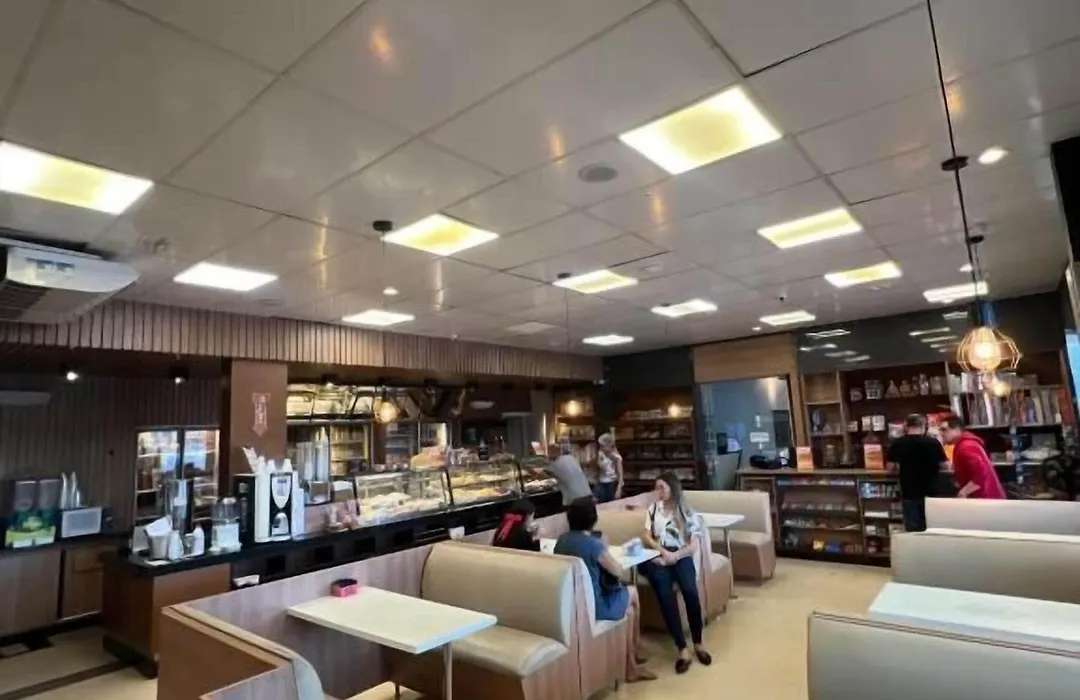 Hotel Petroshop-1