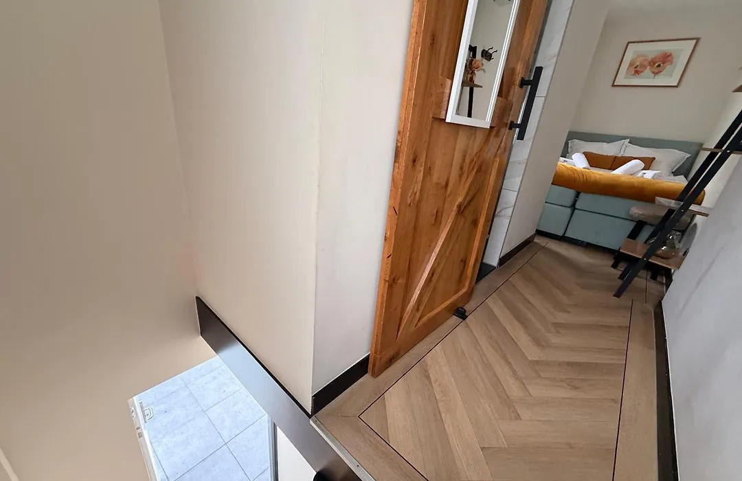 Near Hotspots Stay, Central Room W Shared Kitchen-1
