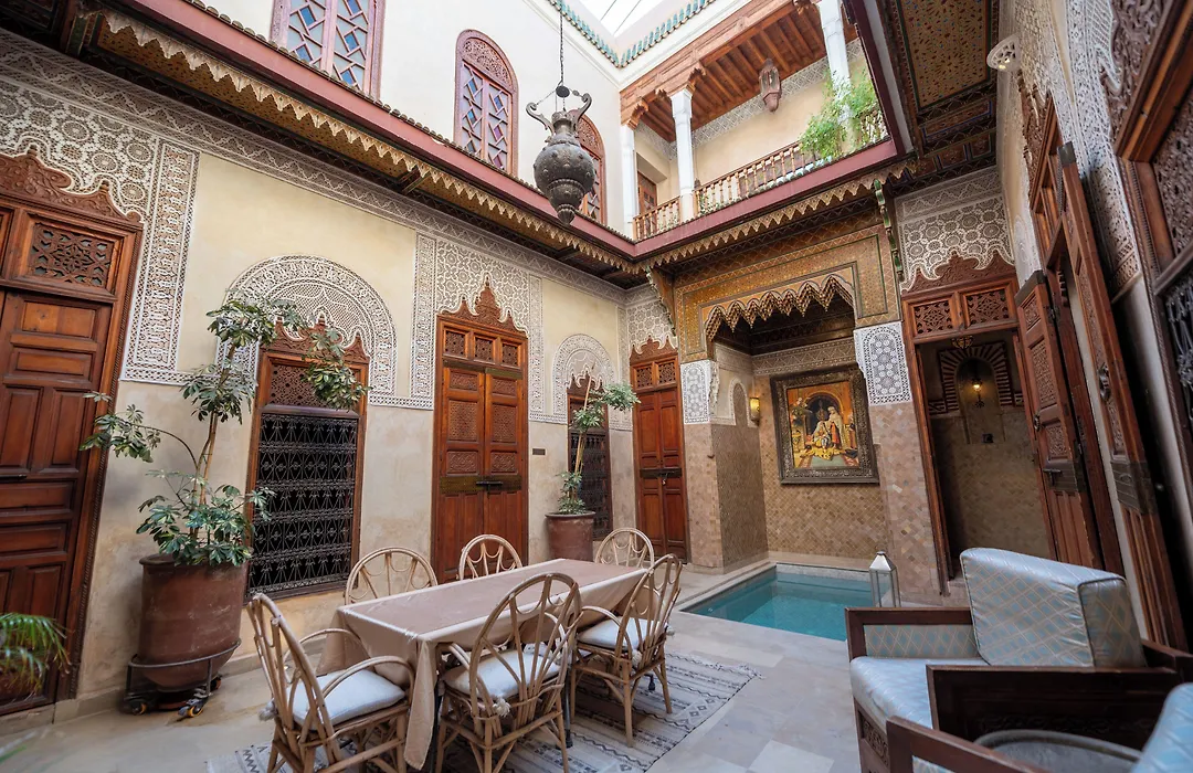 Riad Le J-1