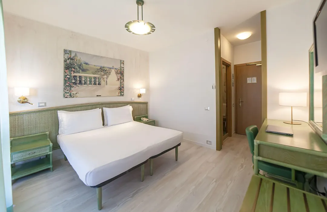 Hotel American-1