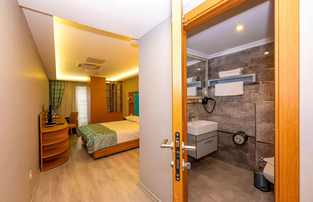Grand Palace Hotel-1