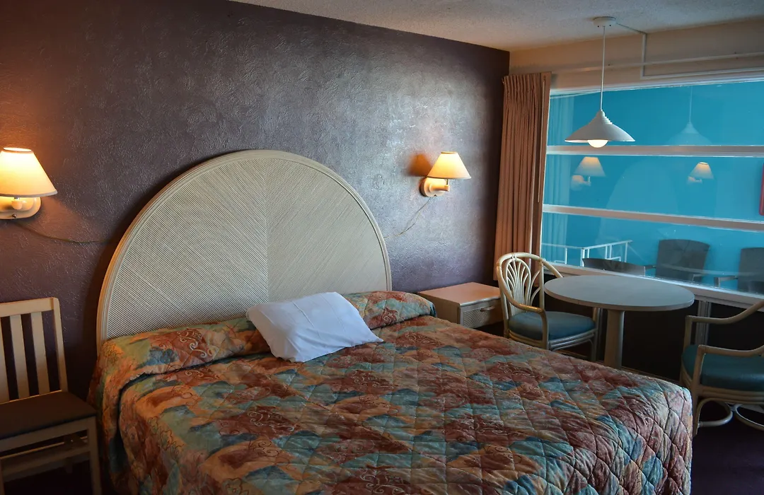 Royal Court Motel-1