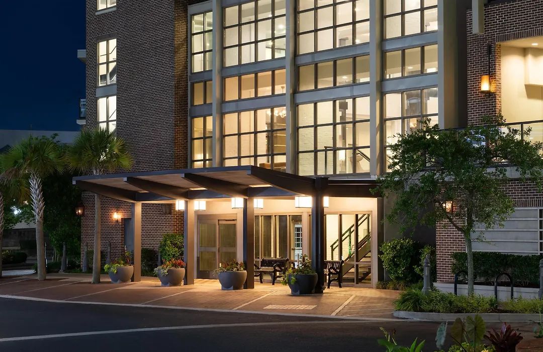 Hilton Garden Inn Charleston Waterfront/Downtown-1
