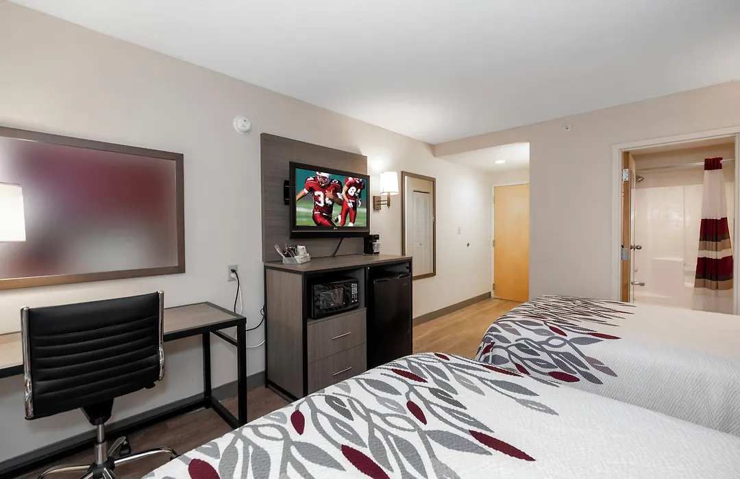 Red Roof Inn Clifton Park-1