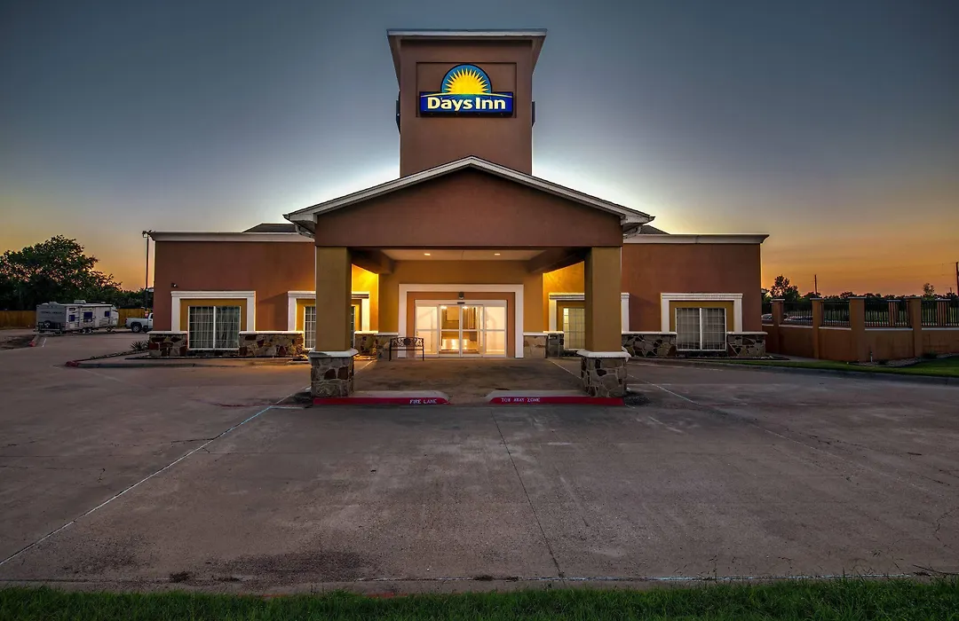 Days Inn By Wyndham Rockdale Texas-1