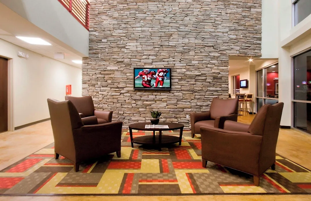 Red Roof Inn & Suites Beaumont-1