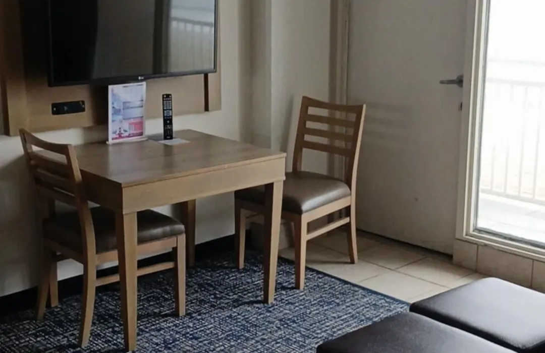 Comfort Suites Beachfront-1