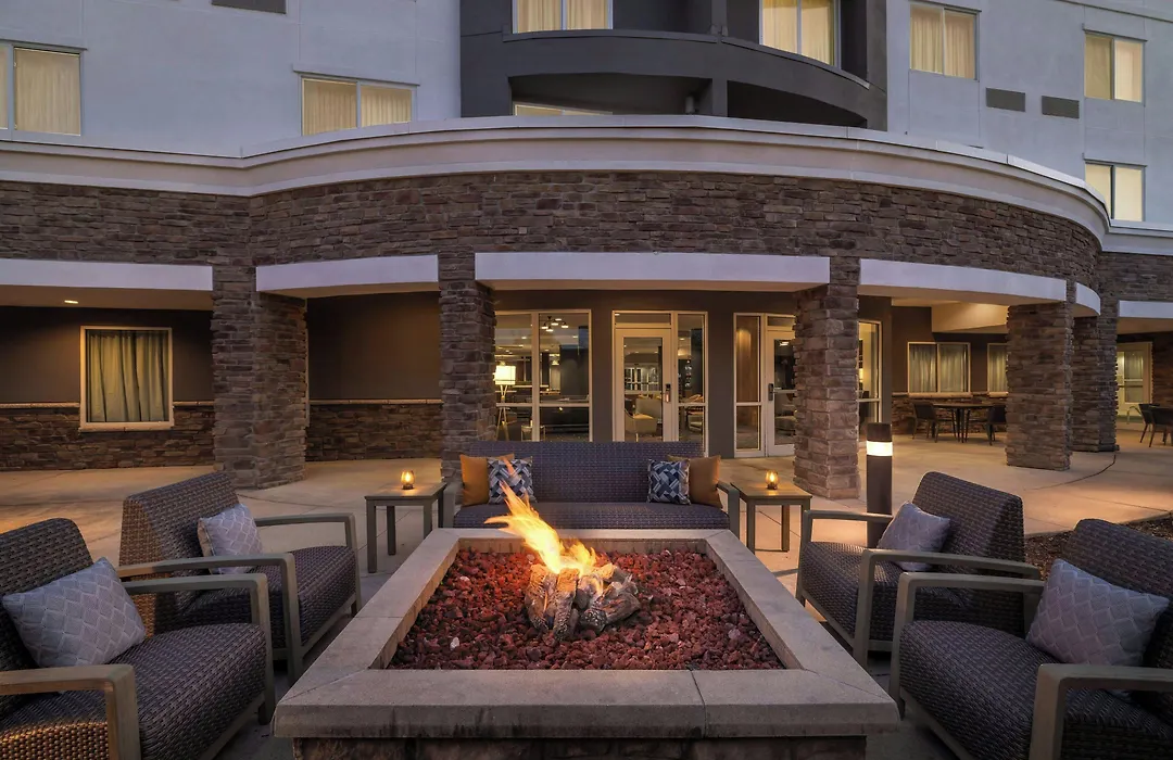 Courtyard Des Moines Ankeny-1
