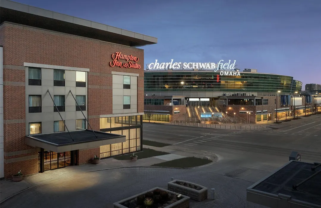 Hampton Inn & Suites Omaha-Downtown-1
