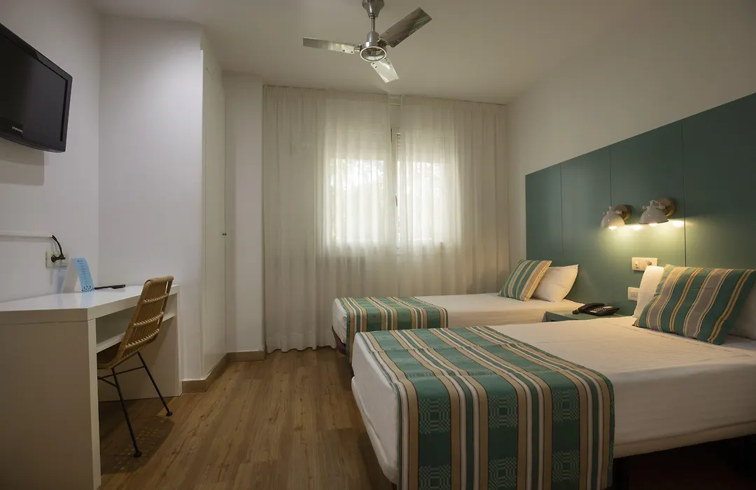 Yomo Hostal Bcn Port-1