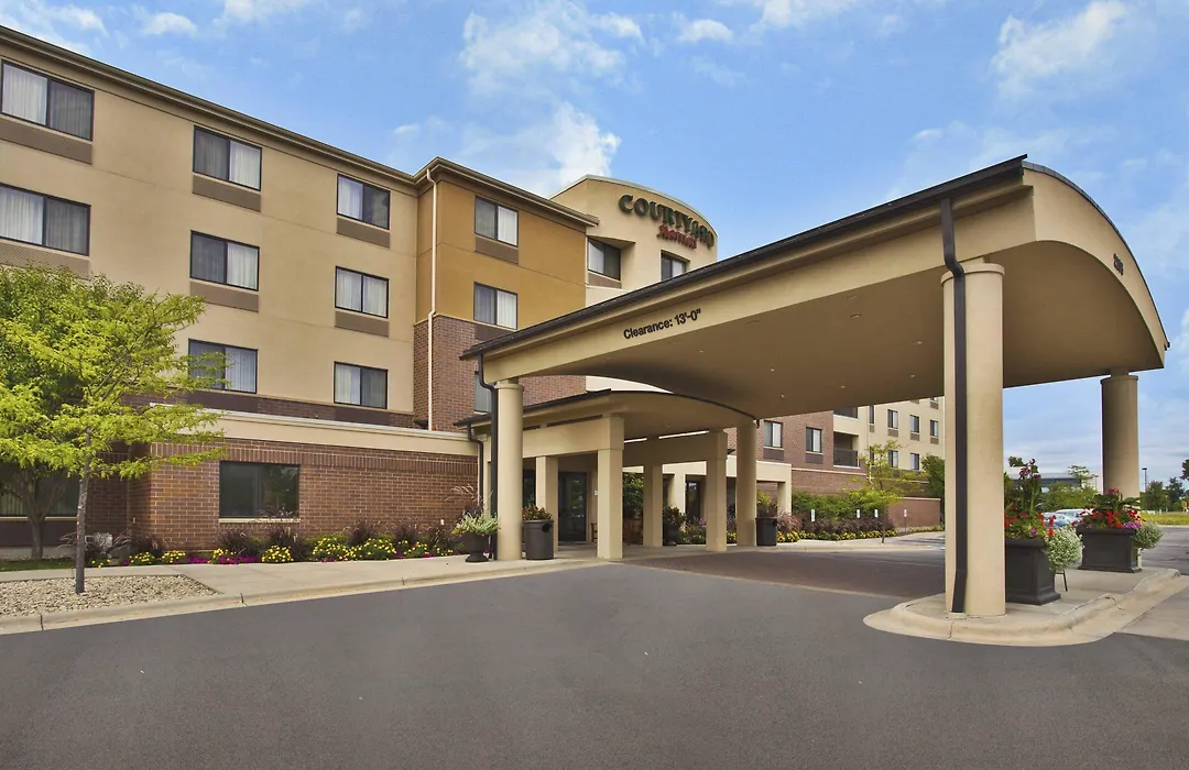 Courtyard By Marriott Madison West / Middleton-1