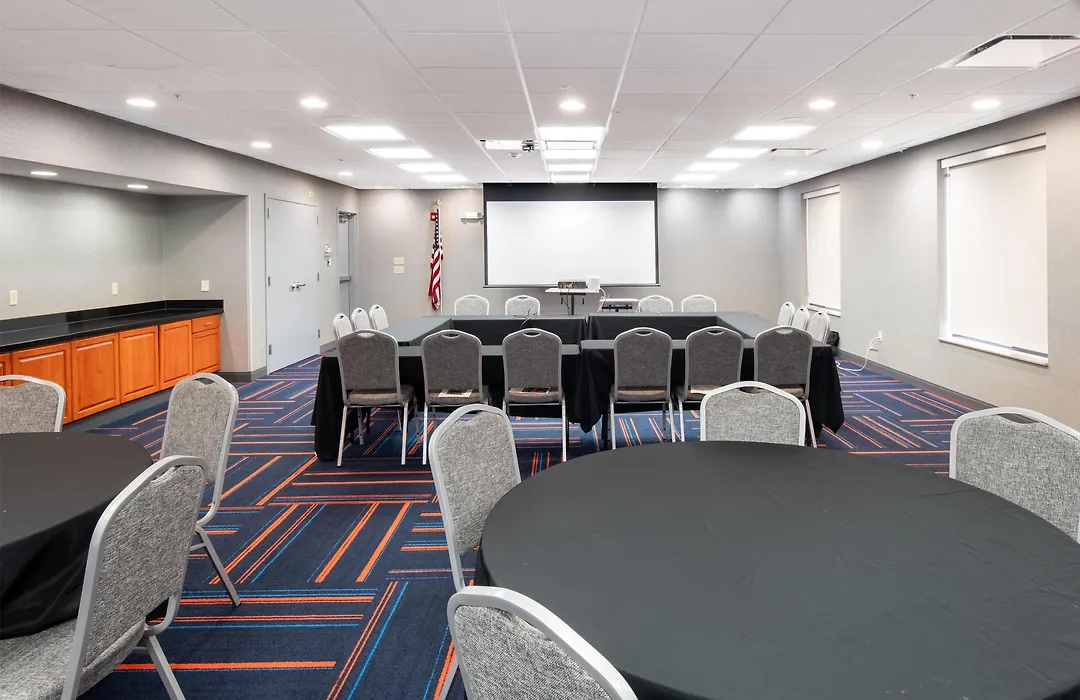 Newly Renovated Hampton Inn Omaha West Lakeside-1