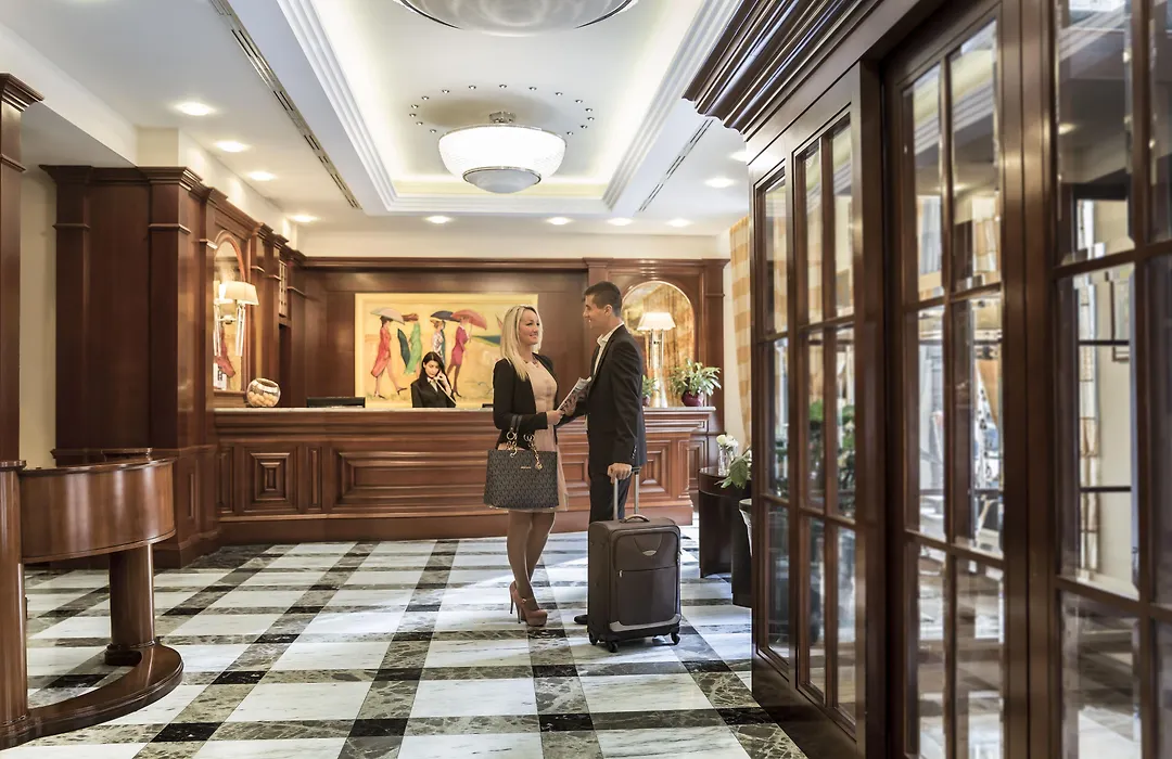 Best Western Premier Hotel Astoria-1