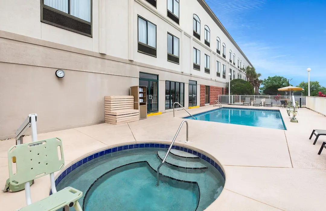 Wingate By Wyndham Destin-1