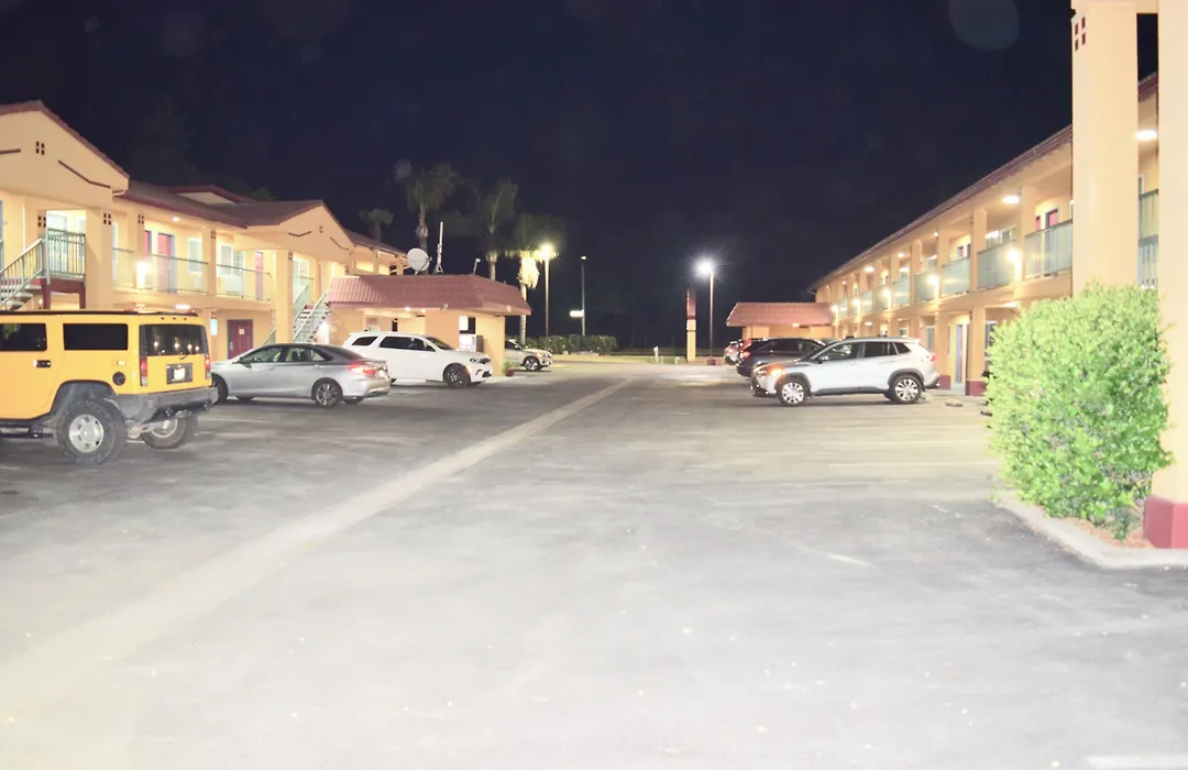 Super 8 By Wyndham Visalia-1