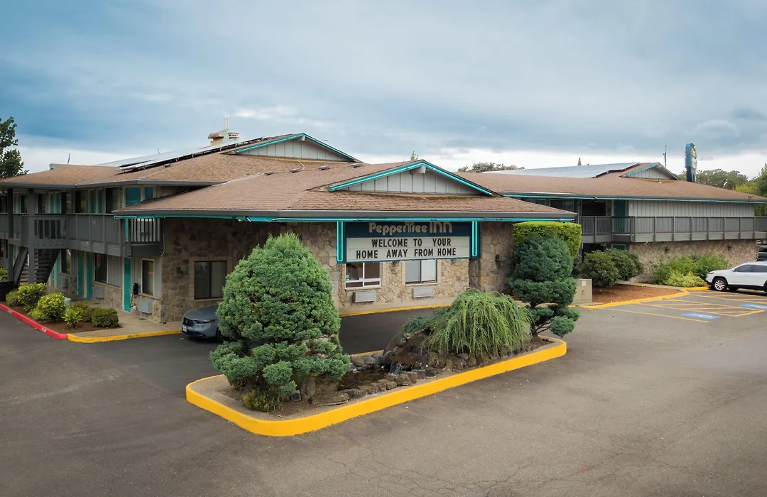 Pepper Tree Inn-1