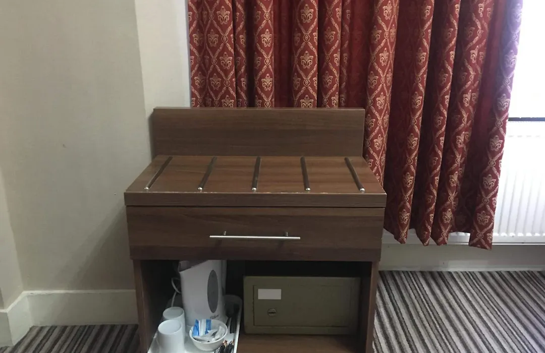 Hotel Oliver, 198 Cromwell Road Sw50Sn-1