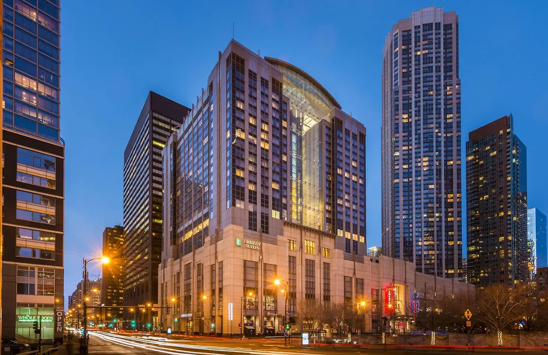 Embassy Suites By Hilton Chicago Downtown Magnificent Mile-1