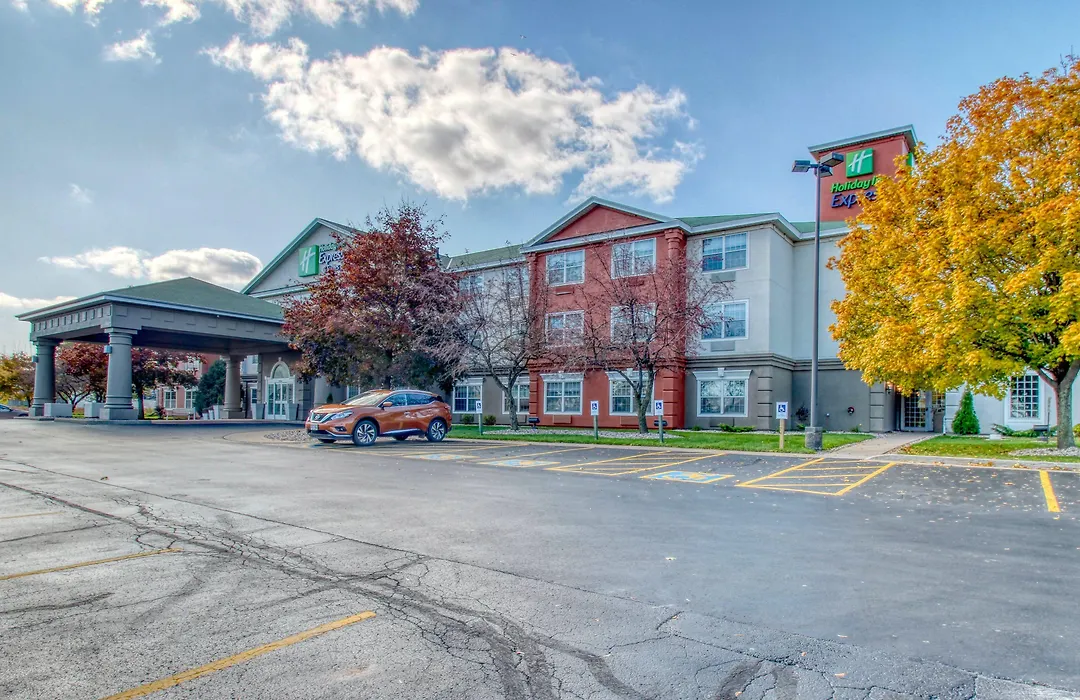 Holiday Inn Express Hotel & Suites Oshkosh - State Route 41 By Ihg-1