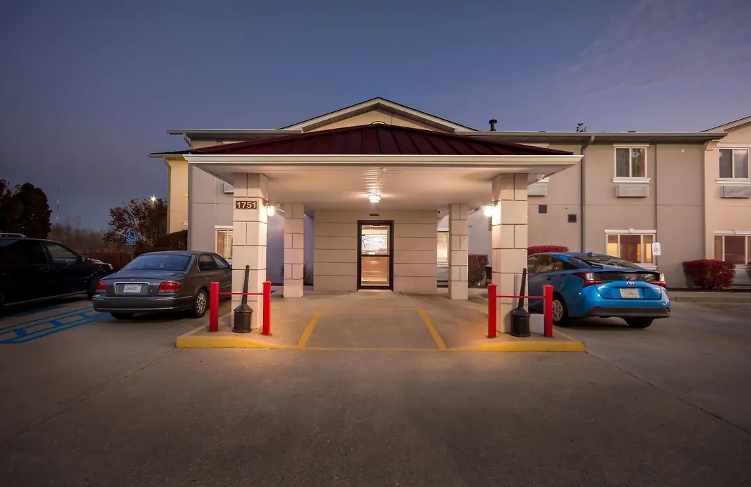 Super 8 By Wyndham Bloomington University Area-1