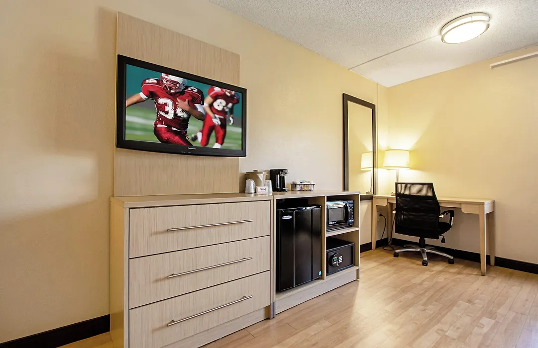 Red Roof Inn Plus+ West Palm Beach-1